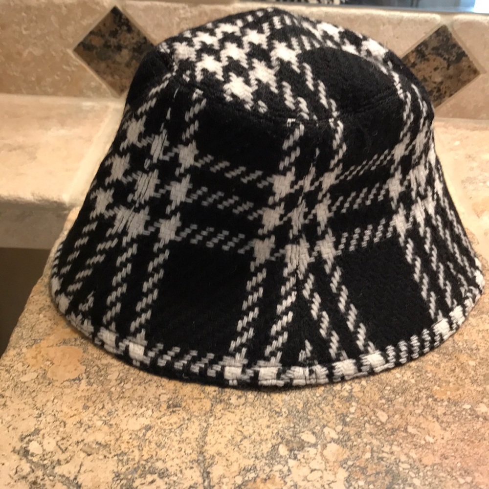 Burberry lampshade hat 100% wool
